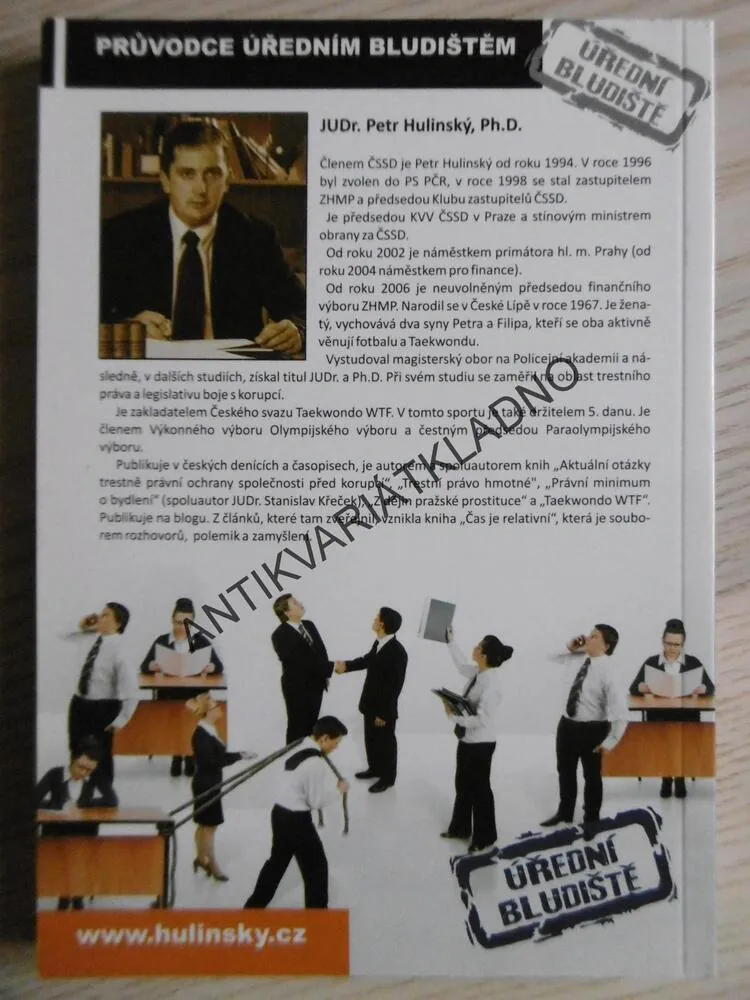 PRŮVODCE ÚŘEDNÍM BLUDIŠTEM, PETR HULÍNSKÝ, **an