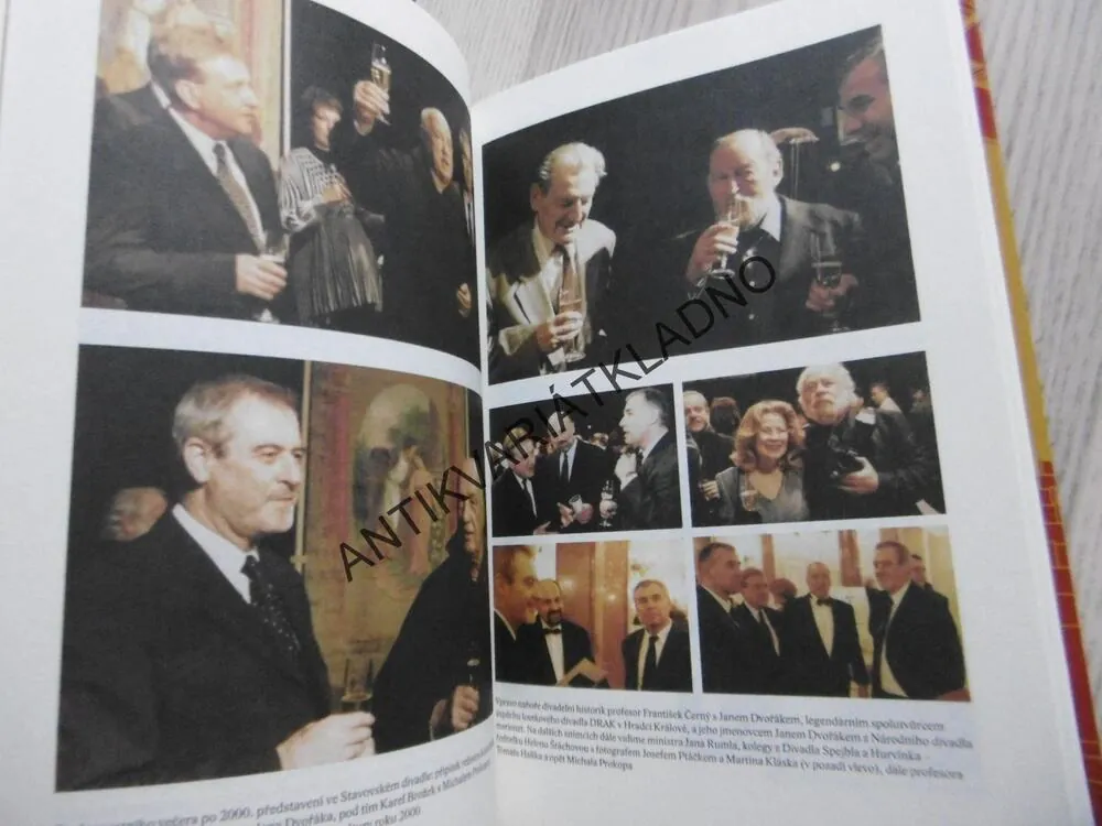 CENTRUM ČESKÝCH LOUTKAŘŮ, NÁRODNÍ DIVADLO MARIONET,, ** an