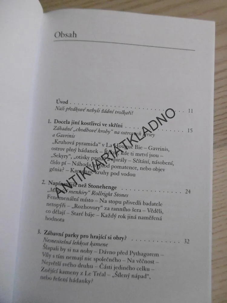 POSELSTVÍ MEGALITŮ, HARTWIG HAUSDORF, **an