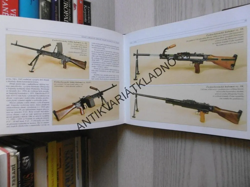 ČESKÉ ZBRANĚ A STŘELIVO, VLADIMÍR DOLÍNEK, VLADIMÍR KARLICKÝ, PAVEL VÁCHA, **an