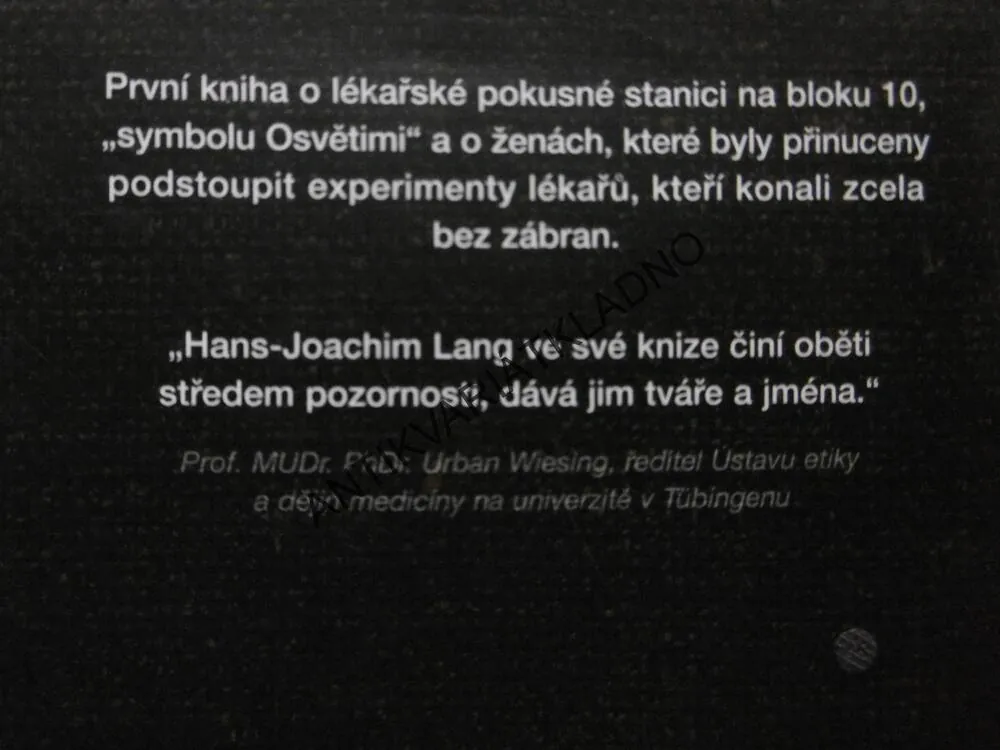 ŽENY Z BLOKU 10, LÉKAŘSKÉ POKUSY V OSVĚTIMI, HANS-JOACHIM LANG, **an