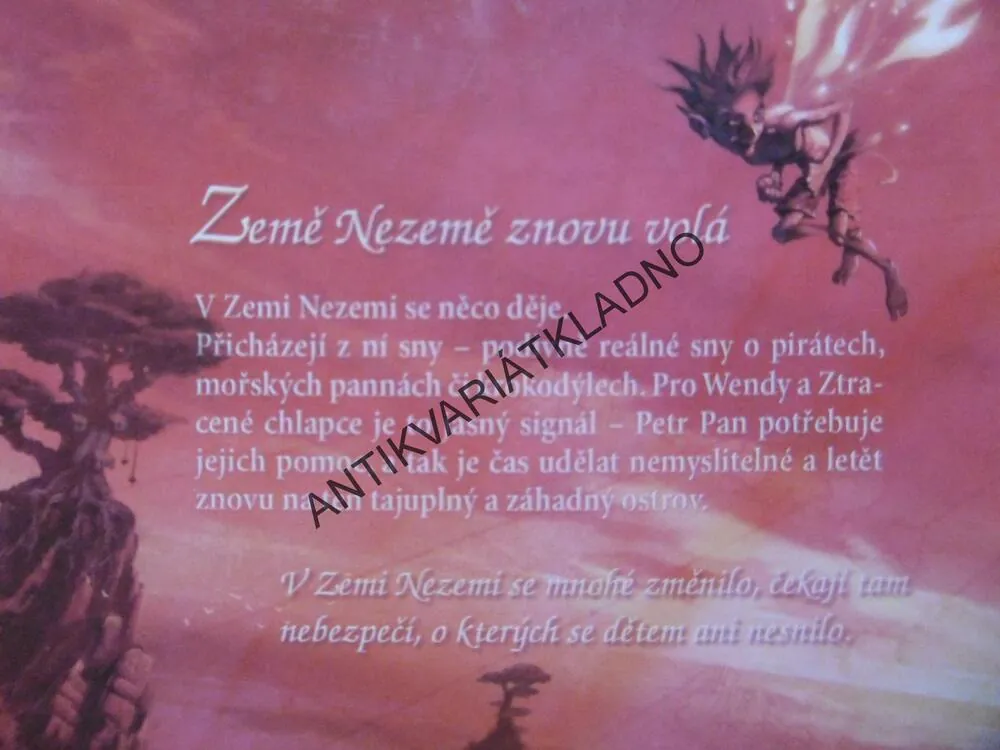 PETR PAN V ŠARLATOVÉM PLÁŠTI, GERALDINE MCCAUGHREAN, **an