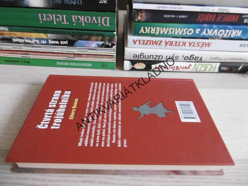 ČTVRTÁ STRANA TROJÚHELNÍKU, ELLERY QUEEN, **an