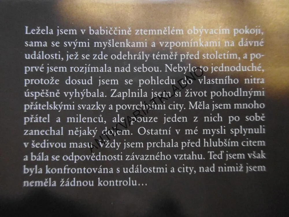 DŮM VZPOMÍNEK, BARBARA WOODOVÁ, **an