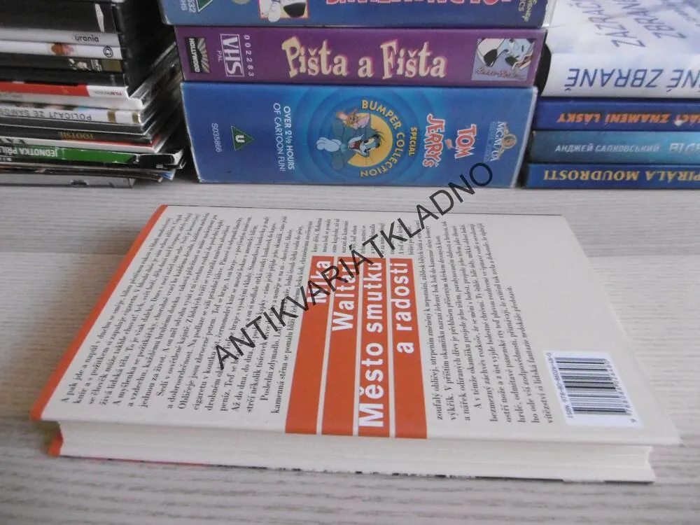 MĚSTO SMUTKU A RADOSTI, MIKA WALTARI, **an