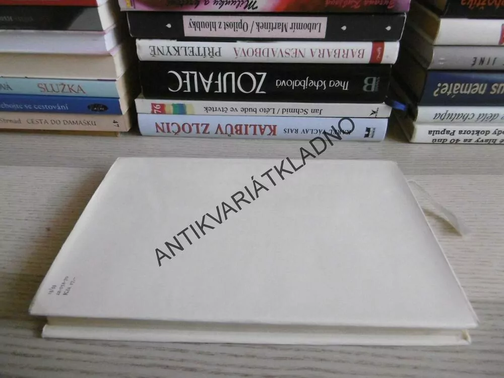 SMĚŠNÉ LÁSKY, MILAN KUNDERA, **an