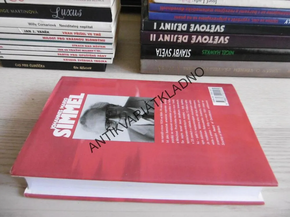 NEMUSÍ BÝT VŽDYCKY KAVIÁR, JOHANNES MARIO SIMMEL, **an