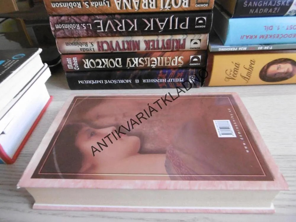 PILÁTOVA ŽENA, ANTOINETTE MAY, **an