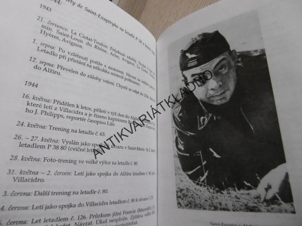 VÁLEČNÉ ZÁPISY, ANTOINE DE SAINT-EXUPÉRY, **an