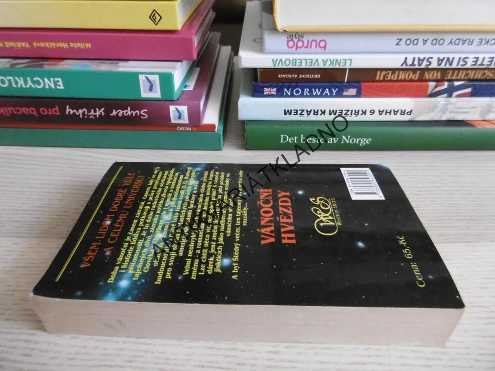 VÁNOČNÍ HVĚZDY, DAVID G. HARTWELL, **an