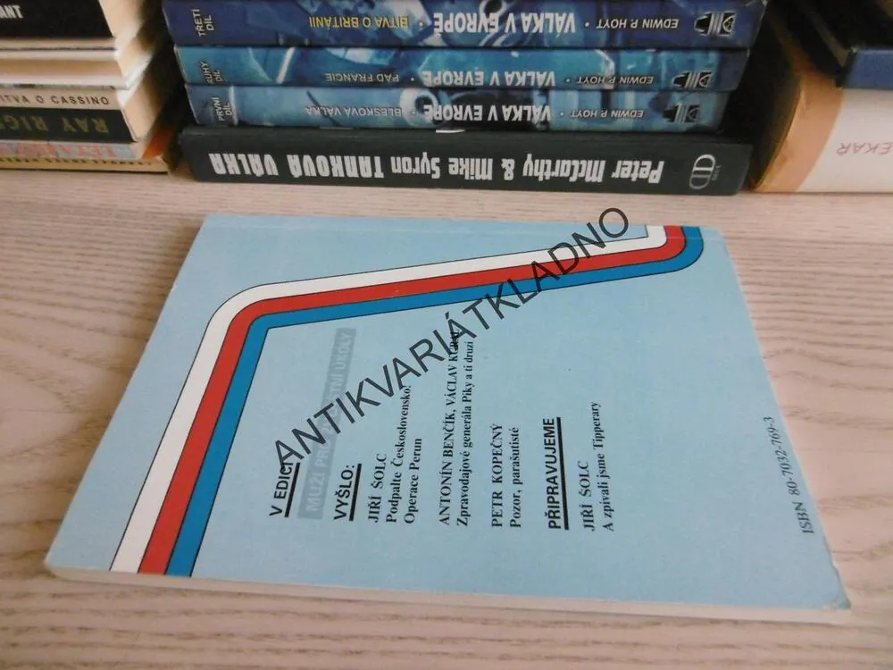 POZOR, PARAŠUTISTÉ!, PETR KOPEČNÝ, **an