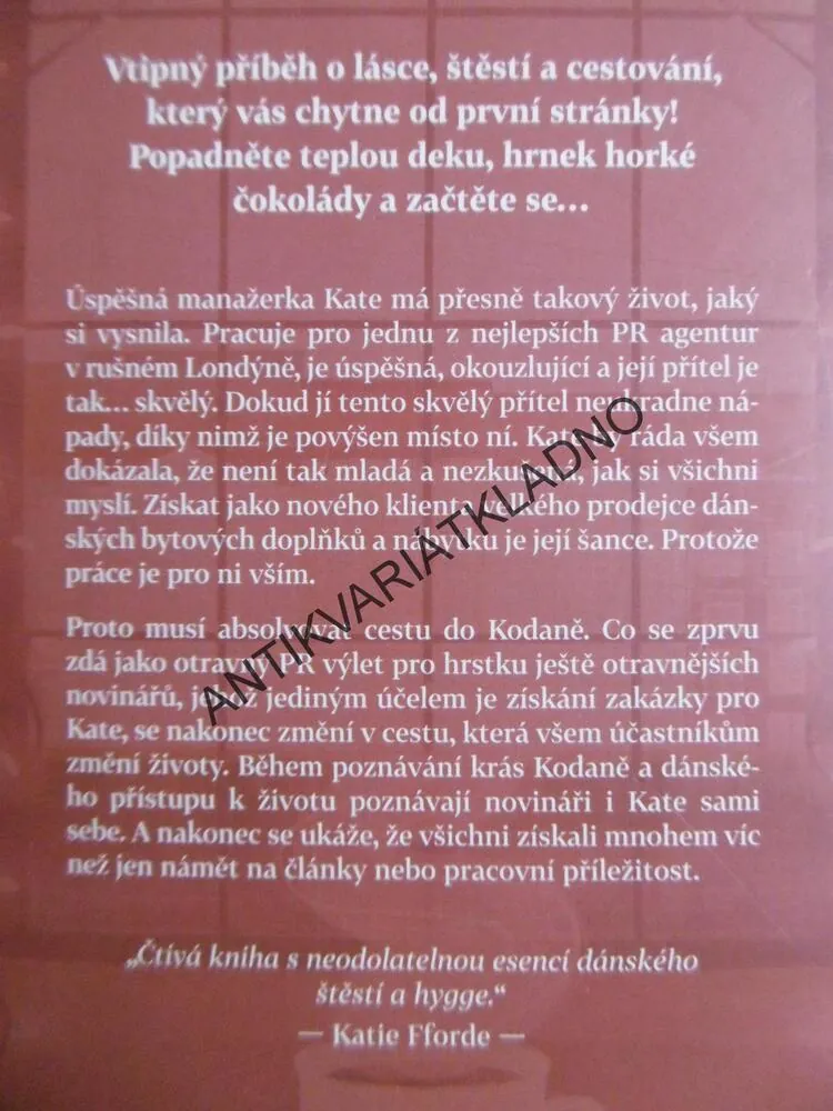KAVÁRNA V KODANI, JULIE CAPLINOVÁ, **an