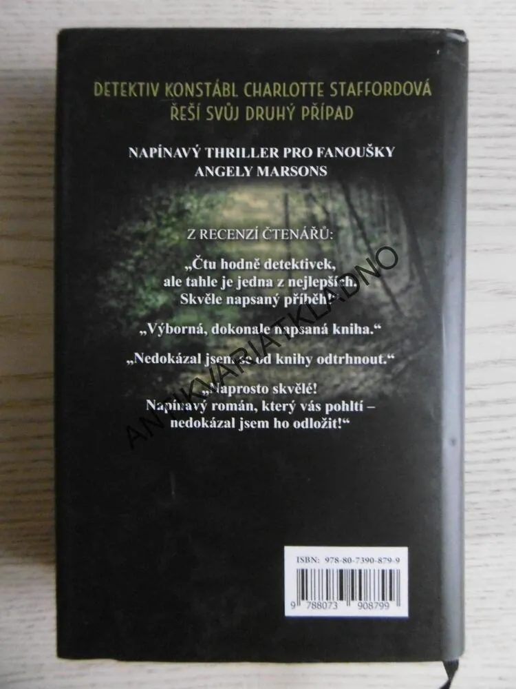 SBĚRATEL TROFEJÍ, SARAH FLINT, **an