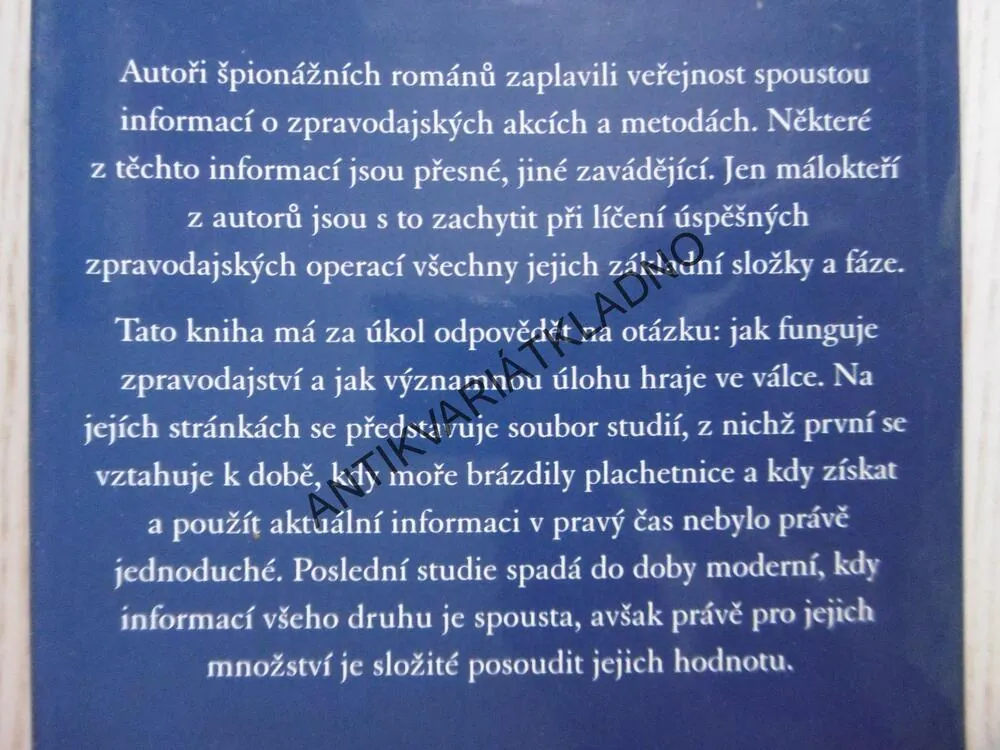 ZPRAVODAJSKÉ SLUŽBY VE VÁLCE, JOHN KEEGAN, **an