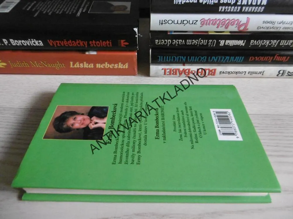 U KONCE S VTIPEM, ERMA BOMBECKOVÁ, **an