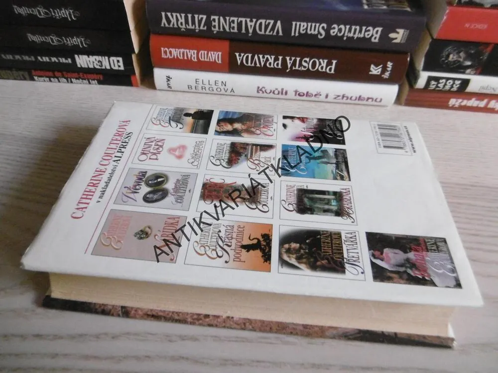 BOHATÁ NEVĚSTA, CATHERINE COULTEROVÁ, **an