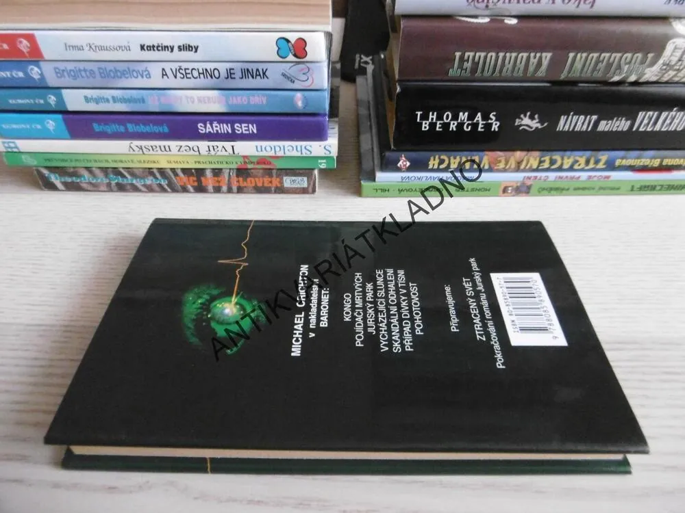 POHOTOVOST, MICHAEL CRICHTON, **an