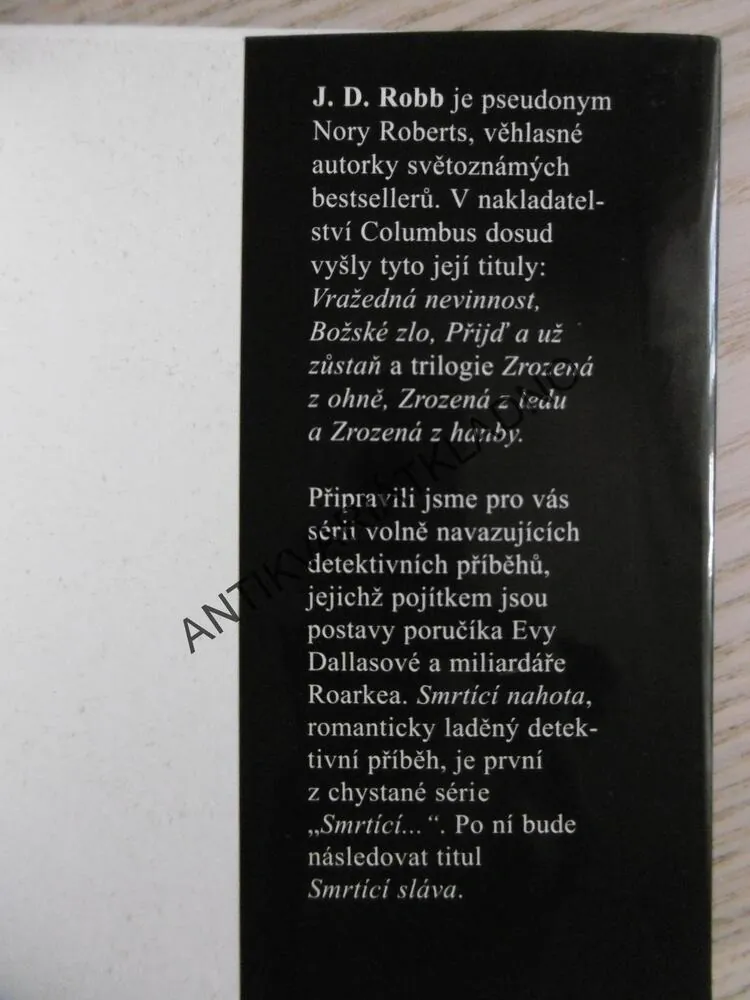 SMRTÍCÍ NAHOTA, J.D ROBB, NORA ROBERTSOVÁ