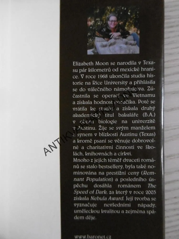 DVOJÍ VĚRNOST, ELIZABETH MOON, **an