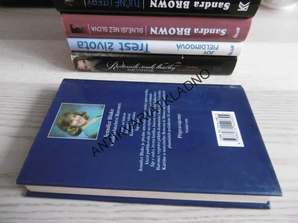 ŠÍP V SRDCI, JENNIFER BLAKE, **an