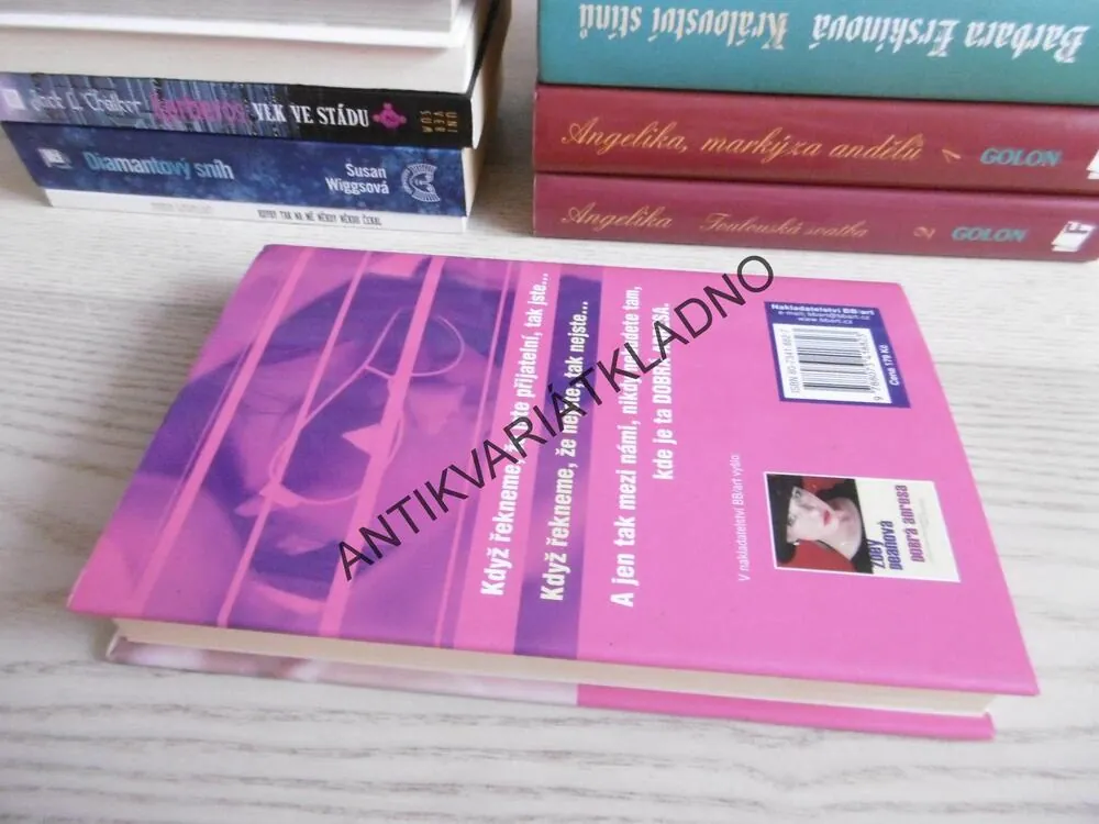 DÍVKY OD FILMU, ZOEY DEANOVÁ, **an