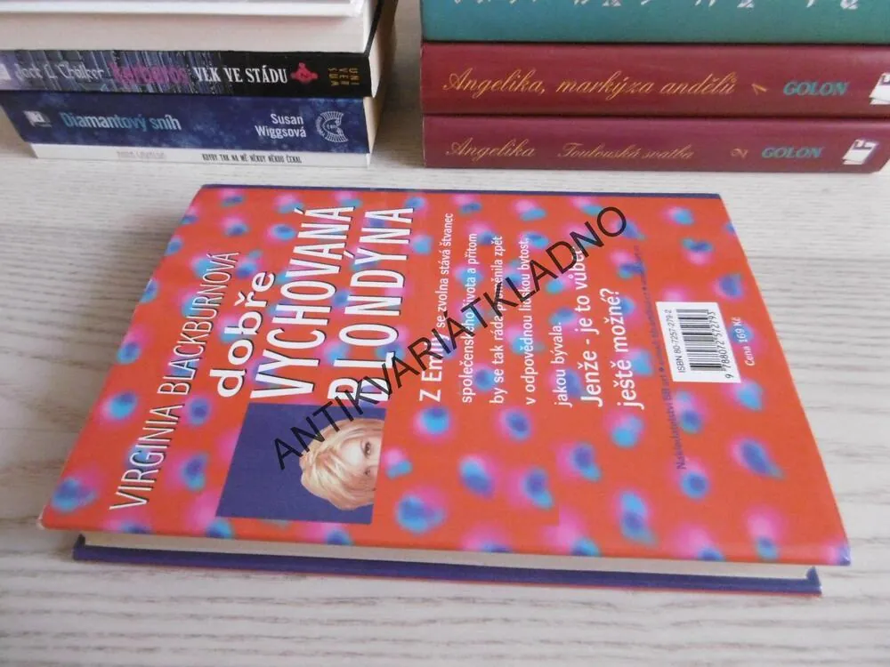 DOBŘE VYCHOVANÁ BLONDÝNKA, VIRGINIA BLACKBURNOVÁ, **an