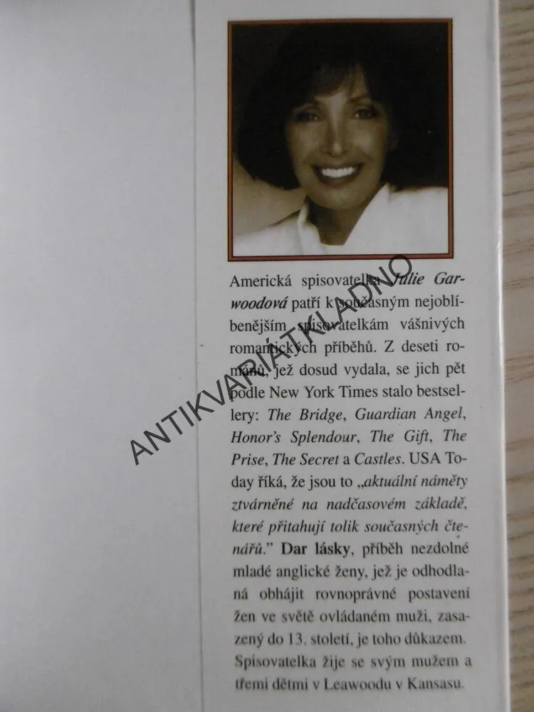 DAR LÁSKY, JULIE GARWOOD, GARWOODOVÁ, **an