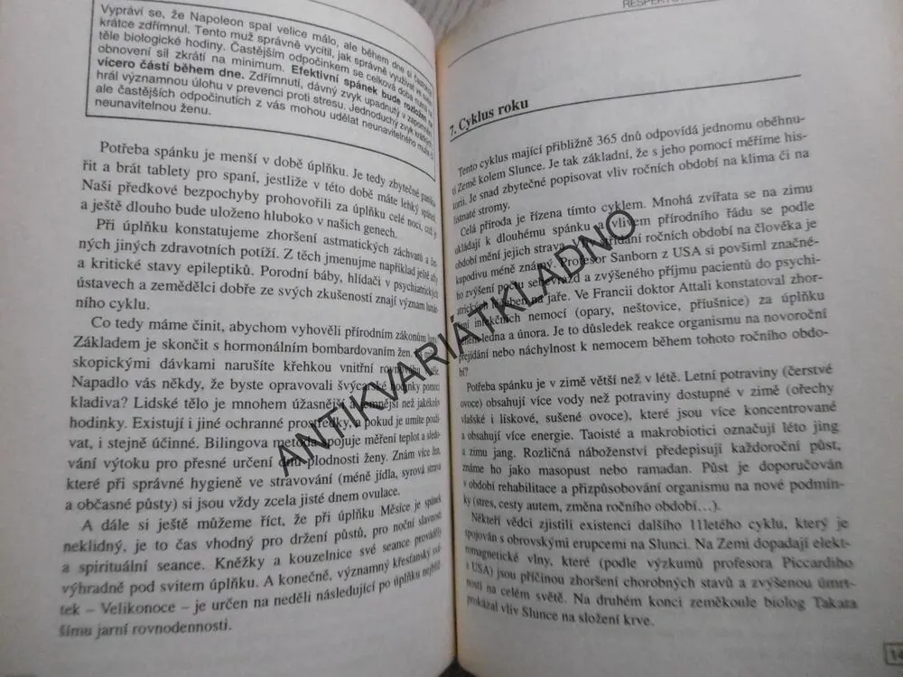 STRES POD KONTROLOU, BRUNO COMBY, **an