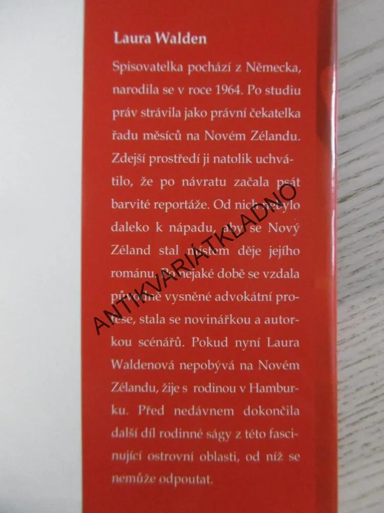 PŮLNOČNÍ RITUÁL, LAURA WALDEN, **an