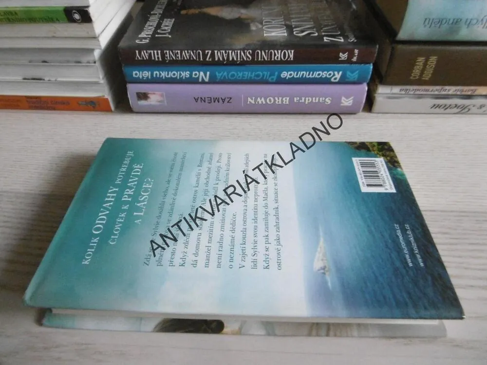 OSTROV KAMÉLIÍ, TABEA BACHOVÁ, **an