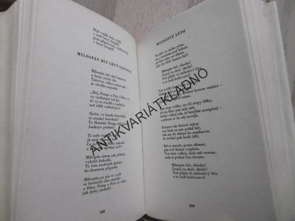 AMERICKÁ LIDOVÁ POEZIE, LUBOMÍR DORŮŽKA
