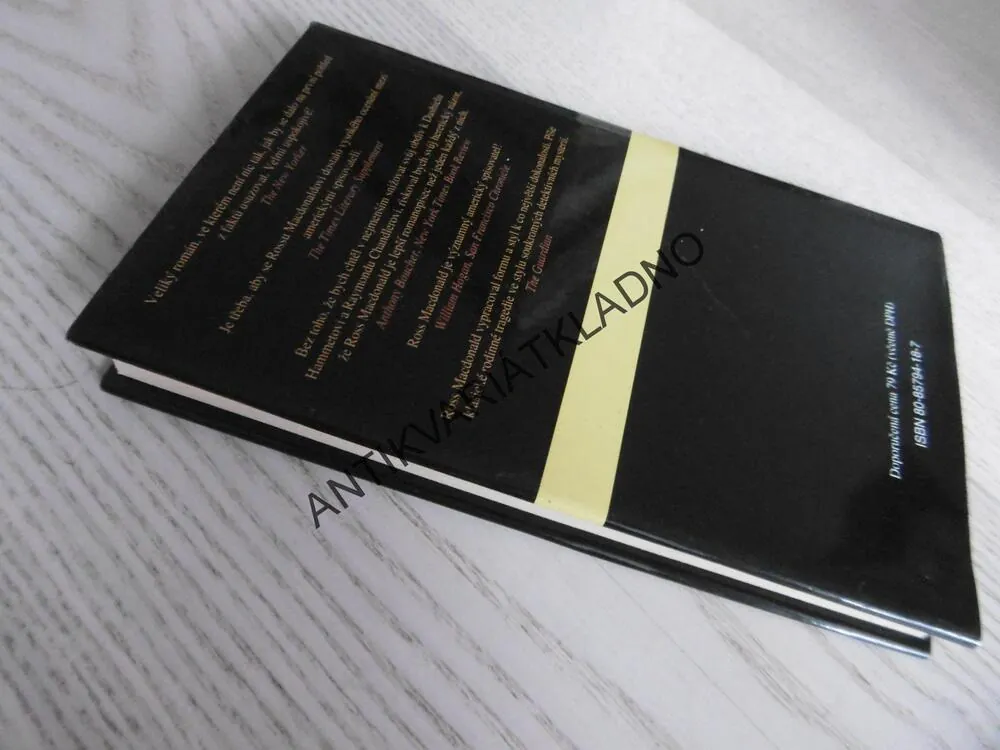 ZAMRAZENÍ, ROSS MACDONALD, **an