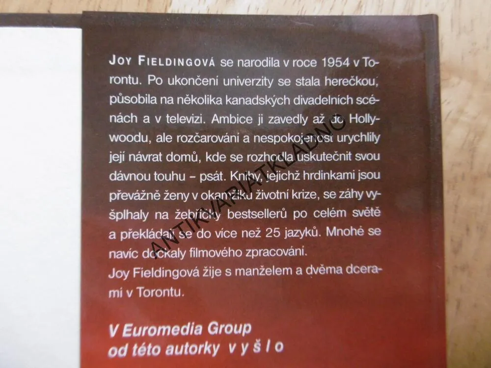 DEJ MAMCE PUSU, JOY FIELDINGOVÁ, **an