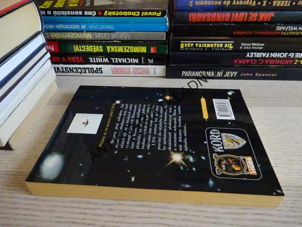 UFO HROZÍ Z NEBES, J. J. DUFFACK, **an