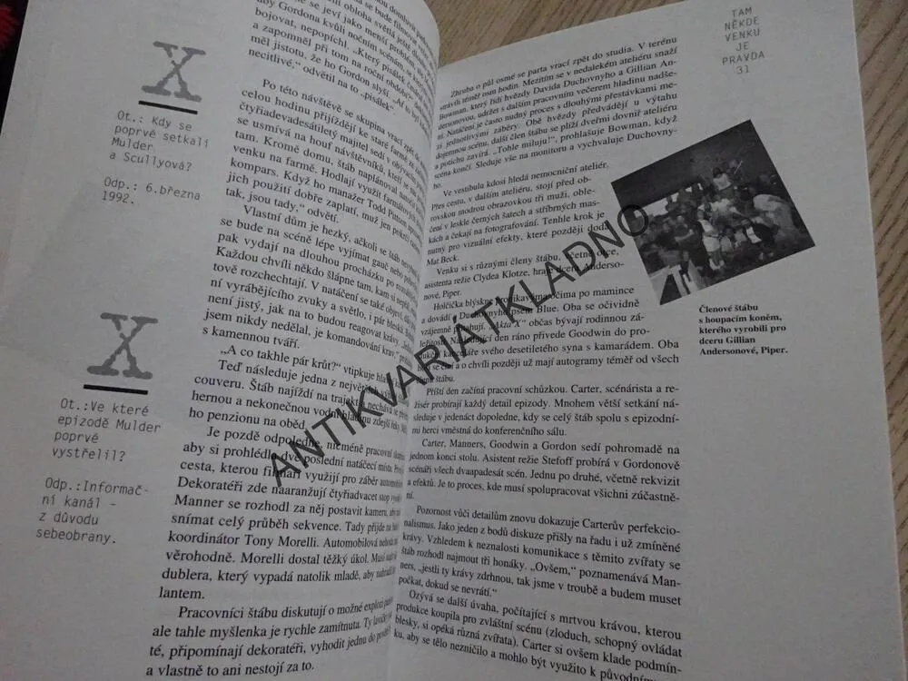 AKTA X - TAM NĚKDE VENKU JE PRAVDA, BRIAN LOWRY, **an