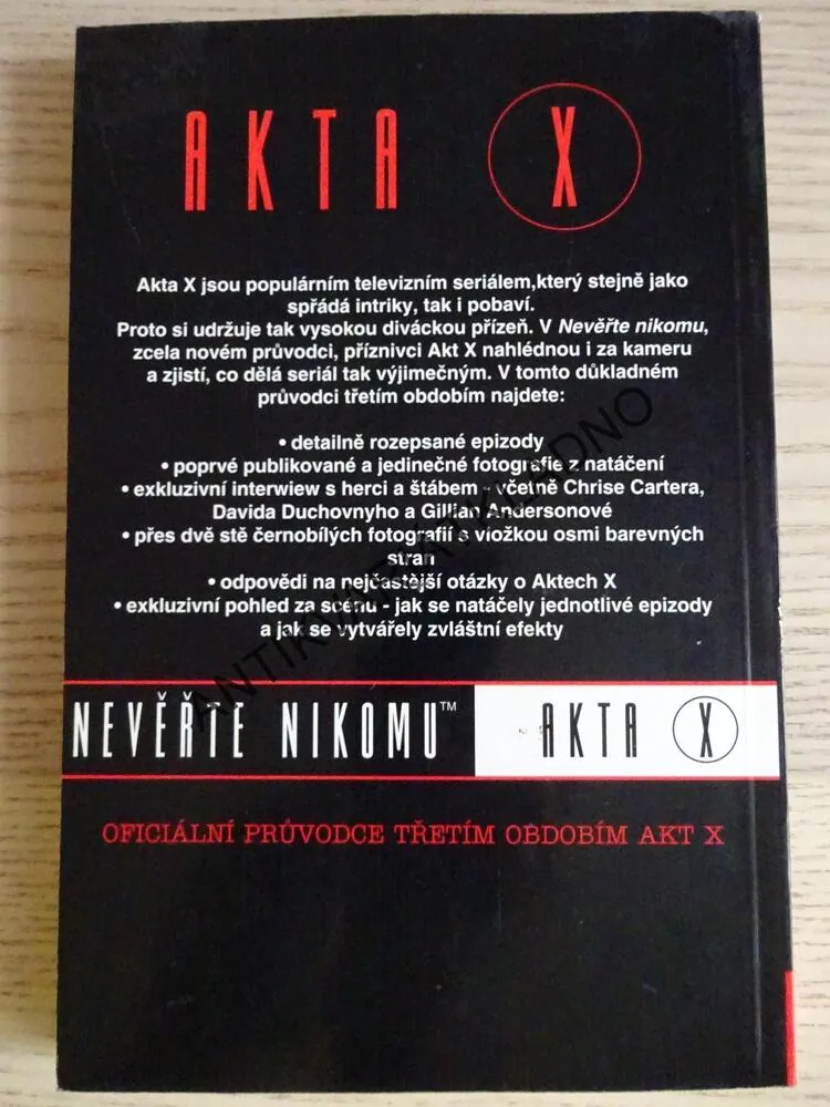 AKTA X - NEVĚŘTE NIKOMU, BRIAN LOWRY, **an