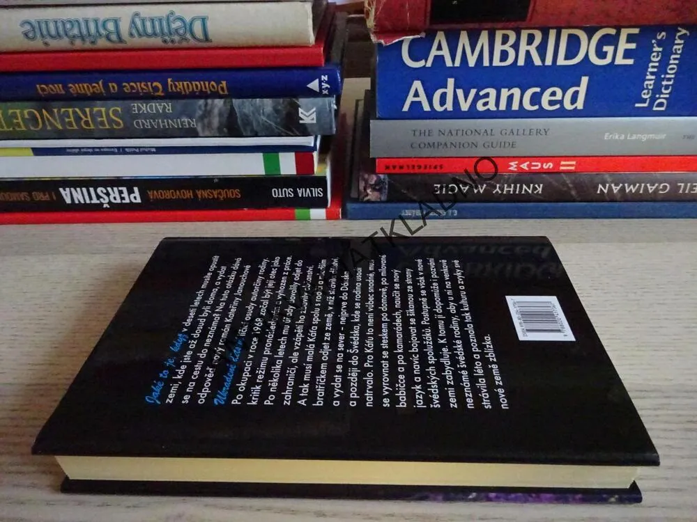 UKRADENÉ DĚTSTVÍ, KATEŘINA JANOUCHOVÁ, **an