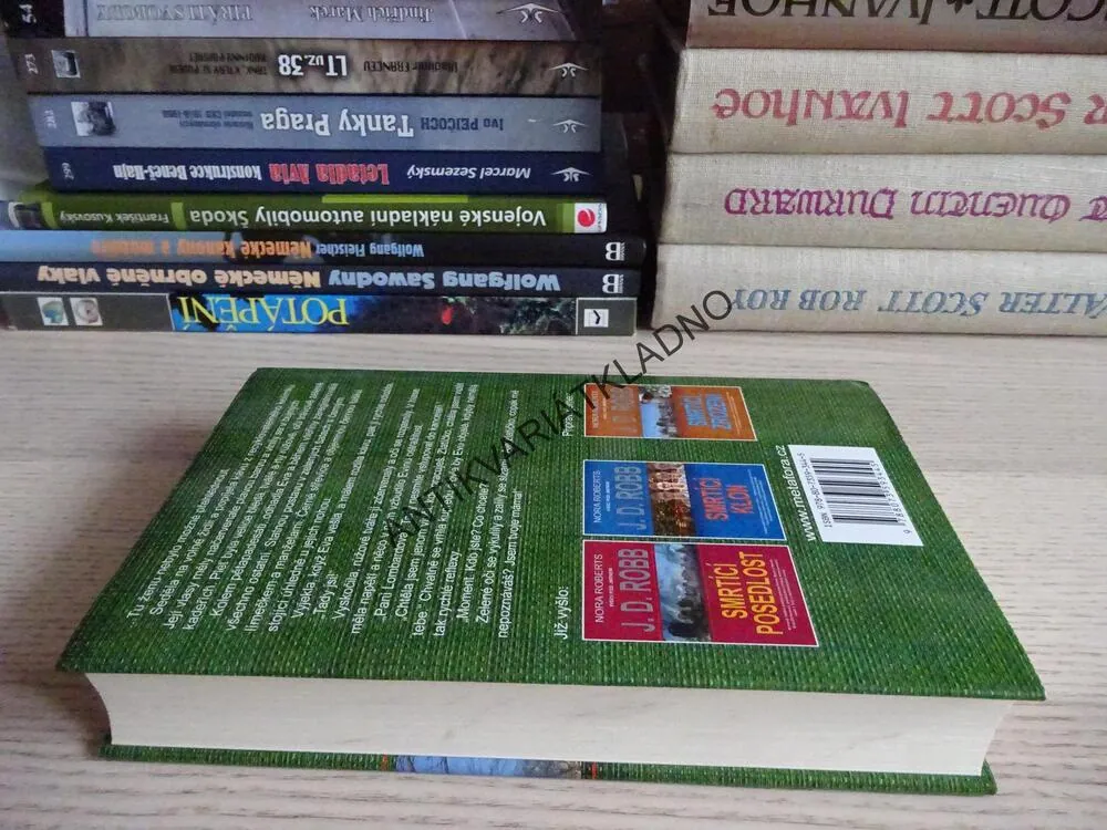 SMRTÍCÍ VZPOMÍNKY, J.D ROBB, NORA ROBERTS, **an