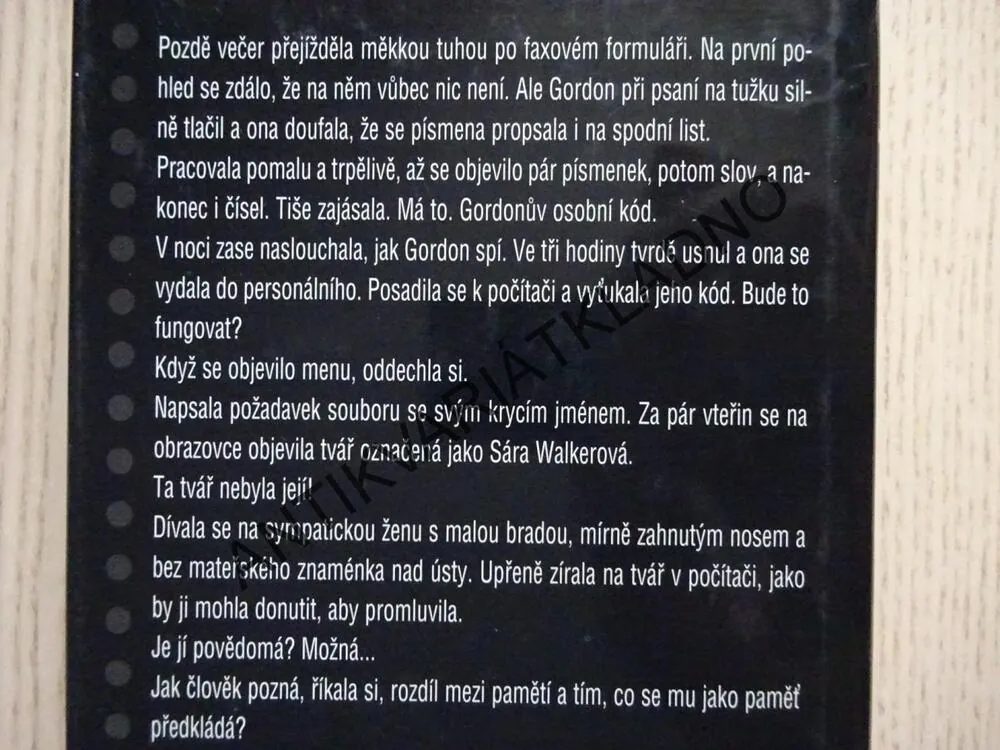 MAŠKARÁDA, GAYLE LYNDSOVÁ, **an