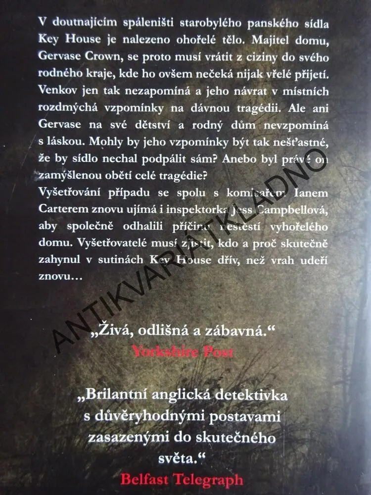 SMRT V SUTINÁCH, ANN GRANGER, **an