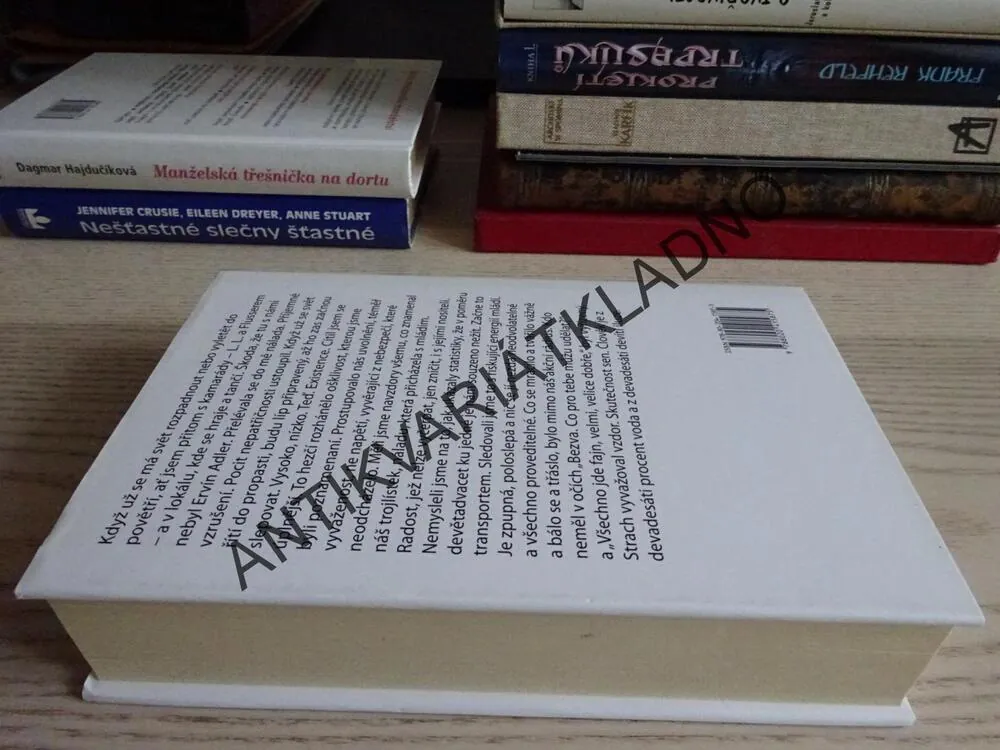 KAMARÁDI, ARNOŠT LUSTIG, **an