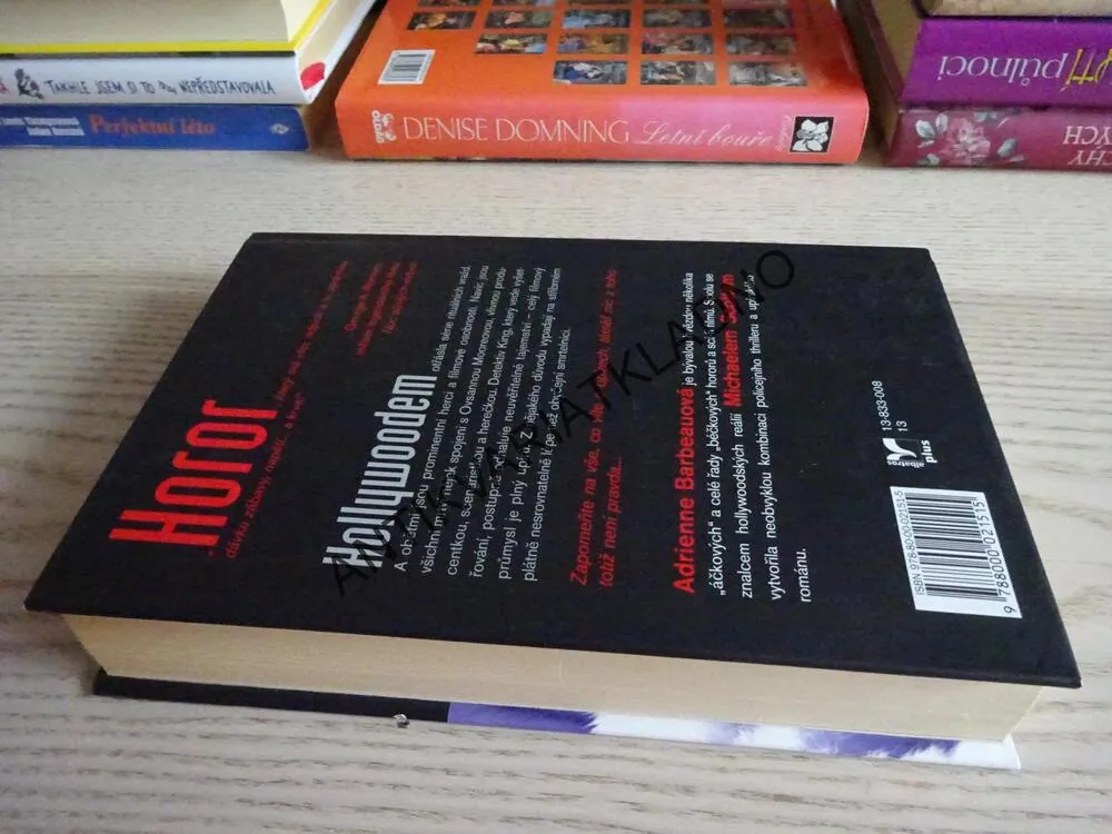 UPÍŘI Z HOLLYWOODU, ADRIENNE BARBEAUOVÁ, MICHAEL SCOTT, **an