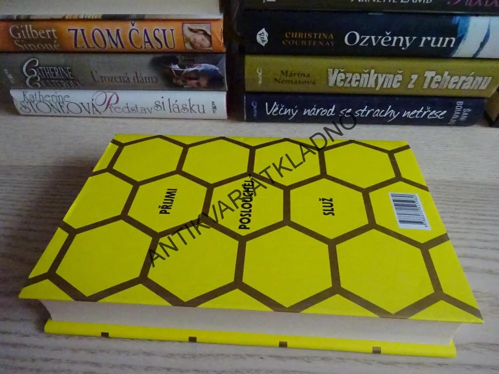VČELY, LALINE PAULLOVÁ, **an