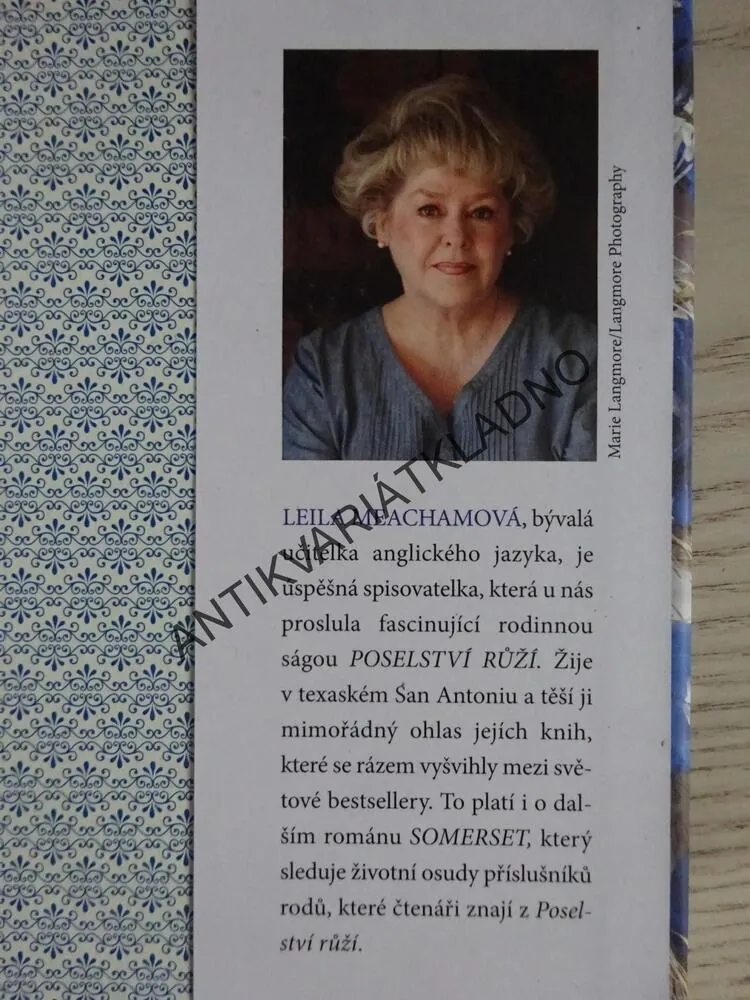 DLOUHÉ STÍNY, LEILA MEACHAMOVÁ **an