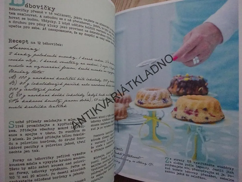 LÁSKA PROCHÁZÍ KUCHYNÍ, UVAŘTE, ZABALTE A VĚNUJTE JEDLÝ DÁREK, DENISA BARTOŠOVÁ, **an