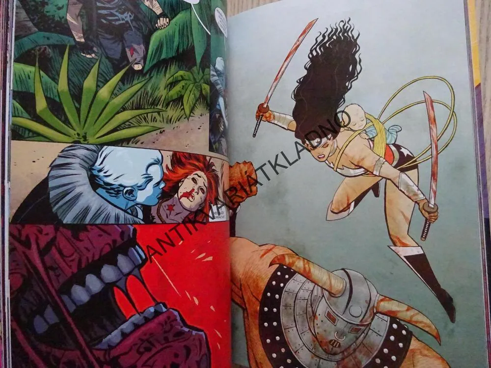 WONDER WOMAN, KOSTI, KOMIKS DC COMICS, **an