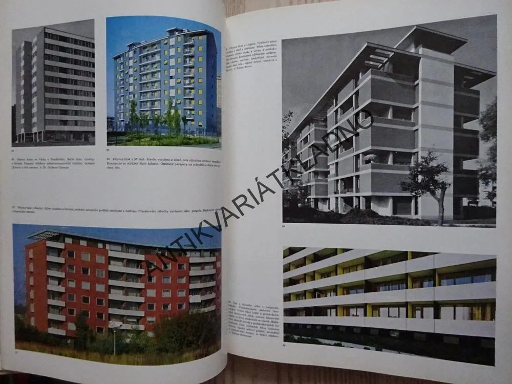 BAREVNOST V ARCHITEKTUŘE, **an