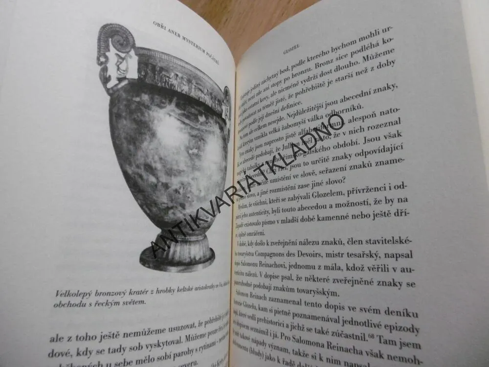 OBŘI ANEB MYSTERIUM POČÁTKŮ, LOUIS CHARPENTER, **an