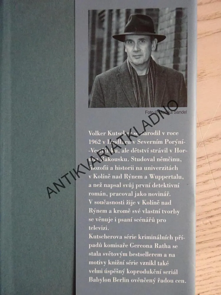 PRVNÍ PADLÍ, VOLKER KUTSCHER, **an