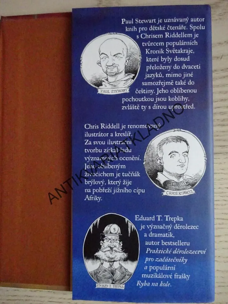 FERGUS A LÉTAJÍCÍ KŮŇ, PAUL STEWART, CHRIS RIDDELL, **an